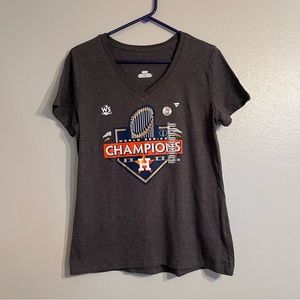 Houston Astros Fanatics Womens 2022 World Series Champions V-Neck‎ Medium Shirt